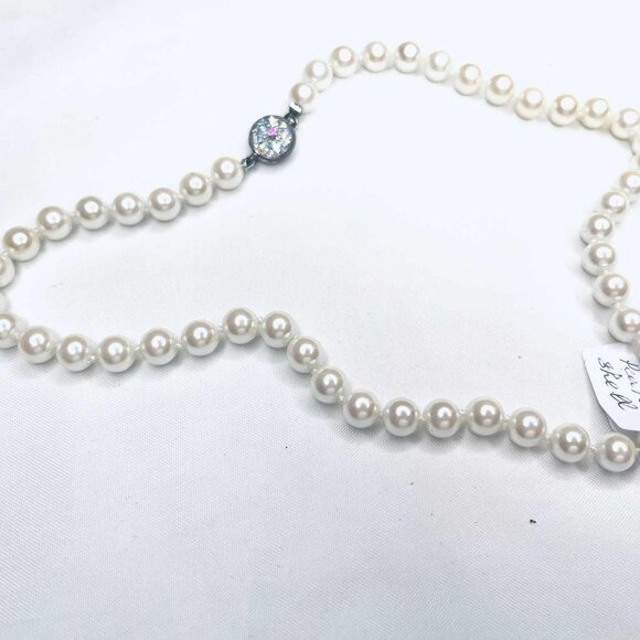 ✨ Vintage 1960s Faux Pearl Necklace w/ Sparkling Crystal Clasp, 45 cm - Picture 3 of 5